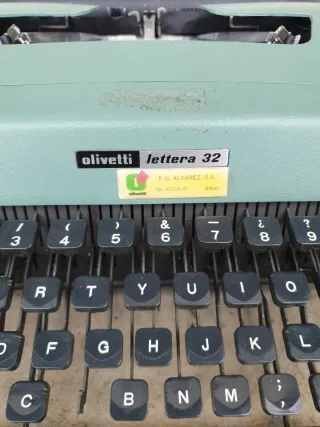 Máquina de escribir Olivetti Lettera 32 verde