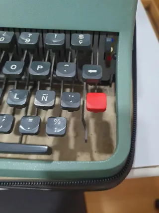 Máquina de escribir Olivetti Lettera 32 verde