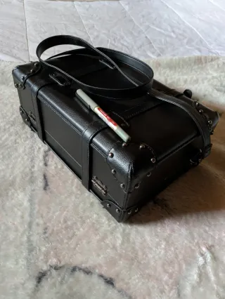 Maletín de piel negro