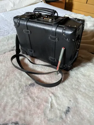 Maletín de piel negro