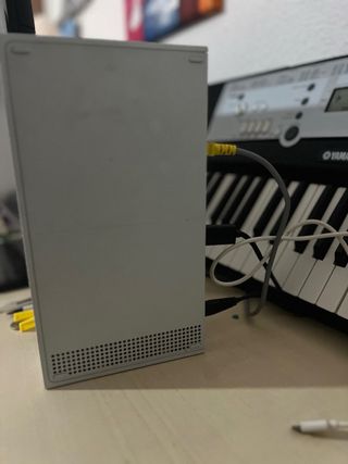 Xbox Series S Blanca con Mando Rojo