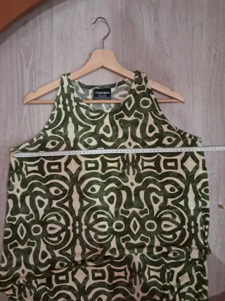 Vestido largo estampado verde y beige.