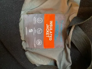 Abrigo largo gris con capucha