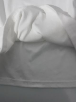 Camiseta blanca con mangas cortas “No tiene marca”