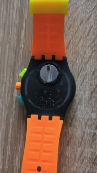 Orologio Swatch Neon Signal Flag nuovo con garanzia fino al 23.12.2025