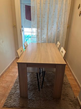Mesa con 4 sillas