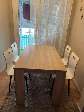 Mesa con 4 sillas