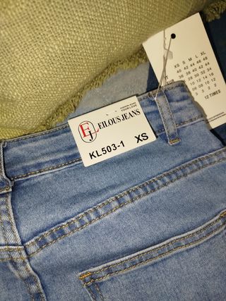 Vaquero elástico con encaje, última tendencia