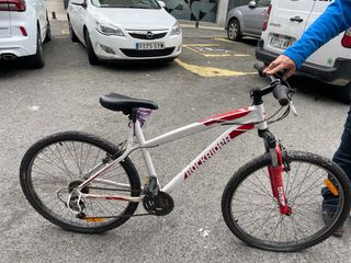 Bicicleta Rockrider blanca y roja