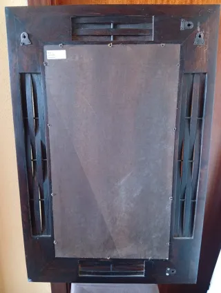Espejo de madera con detalles