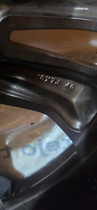 Llanta original Nissan 18” aluminio