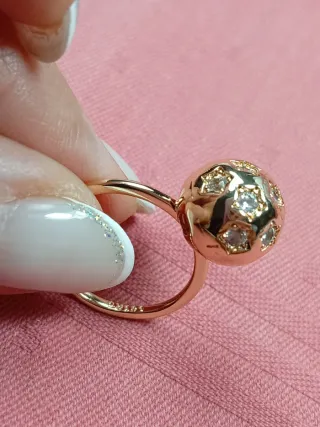 Anello oro con sfera e zirconi