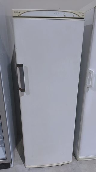 Congelador Vertical Balay 59x59x170