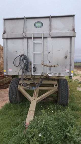 Bañera Basculante Seminueva de 16.000 kg.