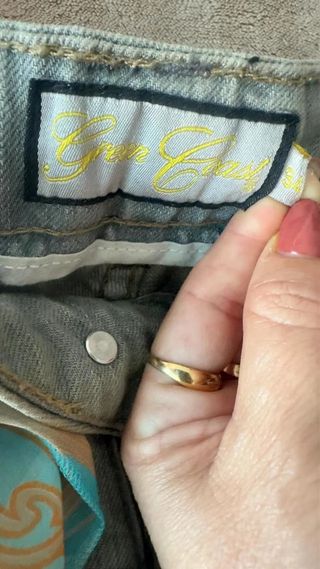 Pantalón vaquero corto con cinturón pañuelo