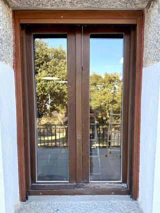 Ventana madera 2 hojas con mosquitera