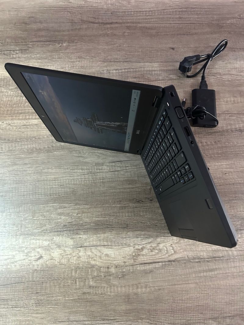Dell Latitude 5490 Laptop + Cargador afbeelding 3