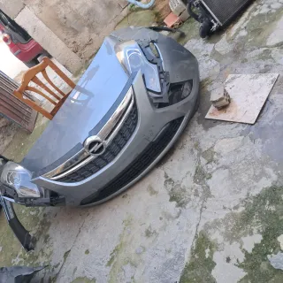 Frente Opel Zafira Tourer 2015