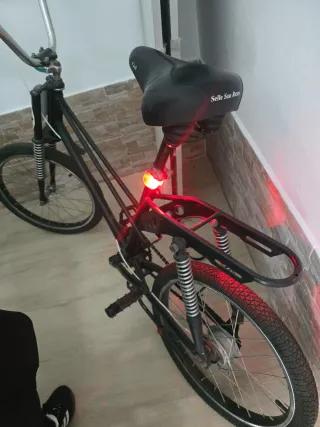 Bicicleta Negra con Ruedas Pequeñas