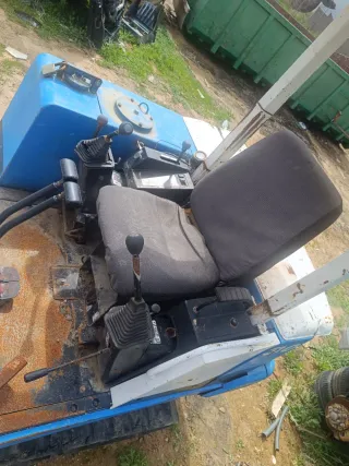 Mini excavadora Mitsubishi para arreglar o piezas