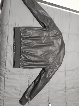 Chaqueta de cuero negra