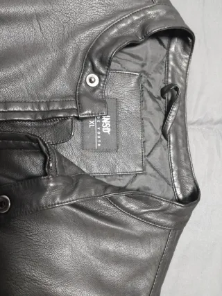 Chaqueta de cuero negra