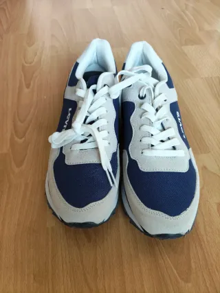 Zapatillas Levi's nuevas sin estrenar