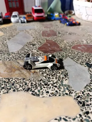 Hot Wheels Vulture Blanco