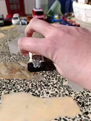 Hot Wheels Vulture Blanco