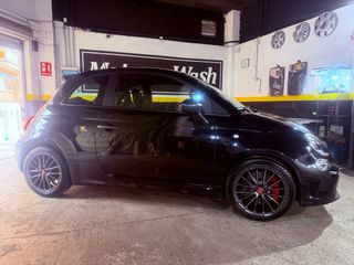 Abarth 695 2023