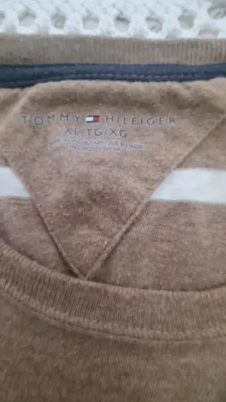 Camiseta Tommy Hilfiger Rayas Marrón y Blanca