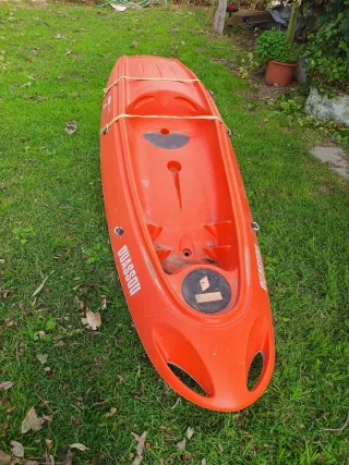 Piragua naranja QUASSOU, muy divertida