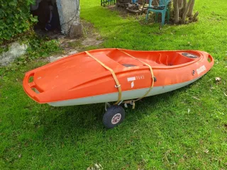 Piragua naranja QUASSOU, muy divertida