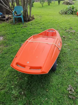 Piragua naranja QUASSOU, muy divertida