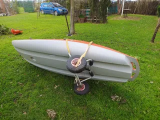 Piragua naranja QUASSOU, muy divertida