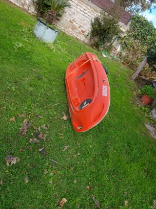 Piragua naranja QUASSOU, muy divertida