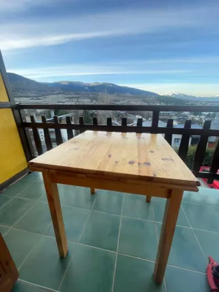 Mesa de madera maciza extensible y robusta