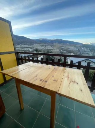 Mesa de madera maciza extensible y robusta