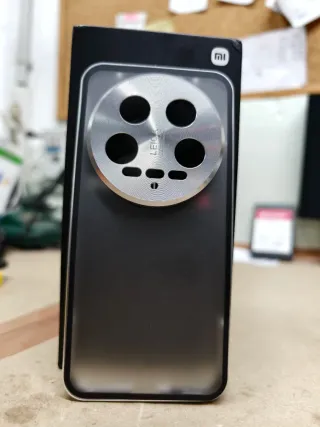 Xiaomi 14 Ultra + 6 fundas + protector | Como nuev