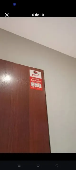 Puerta metálica antiocuka.