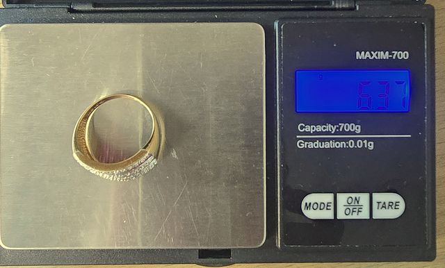 Anillo de oro de 18k. Peso: 6.36gr