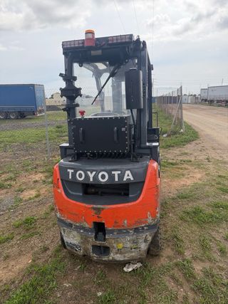 Carretilla Elevadora Toyota 1800kg DIESEL