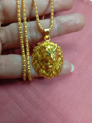 Collana con pendente Leone dorato
