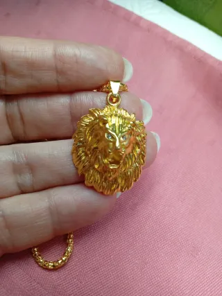 Collana con pendente Leone dorato