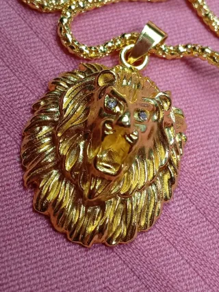 Collana con pendente Leone dorato