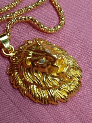 Collana con pendente Leone dorato