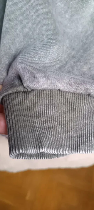 Sudadera Carhartt verde, efecto envejecido