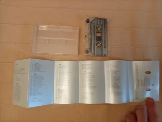 The House of Love. I spy in the house... Casete.