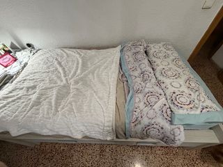 Cama doble con cajones