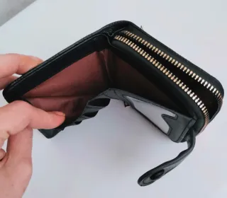 Monedero negro acolchado